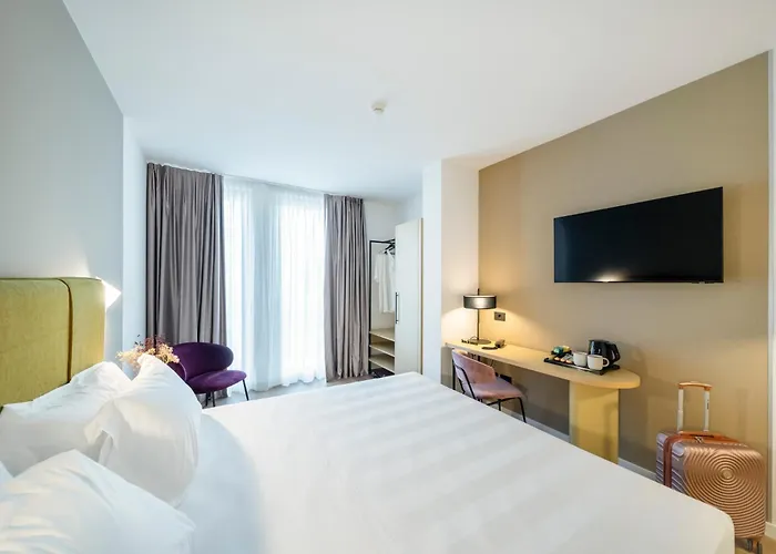 Biscardi فندق باري